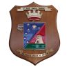 CREST IN METALLO SMALTATO BASE LEGNO 22,5X17,5CM 2 RGT AVES SIRIO